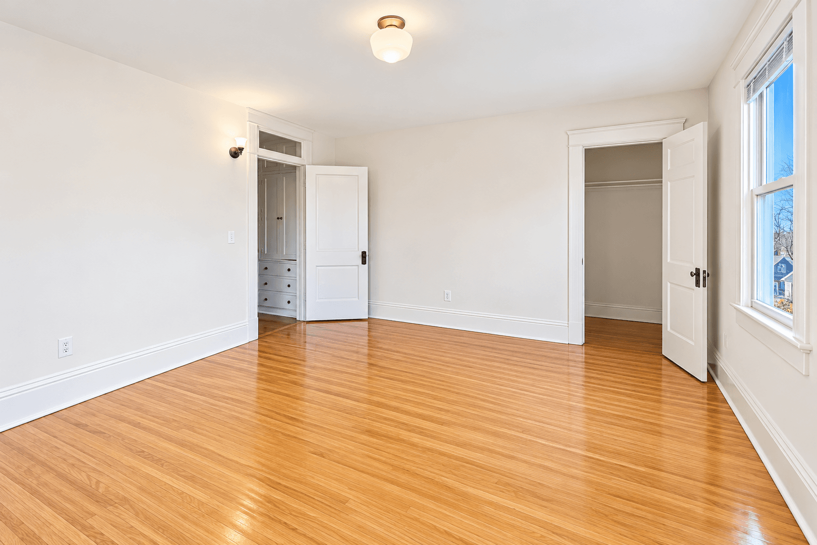 Saint Paul Apartment: 1607-1609 Van Buren Ave