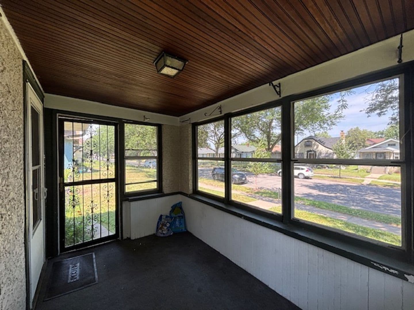 Saint Paul House: 988 Central Ave W