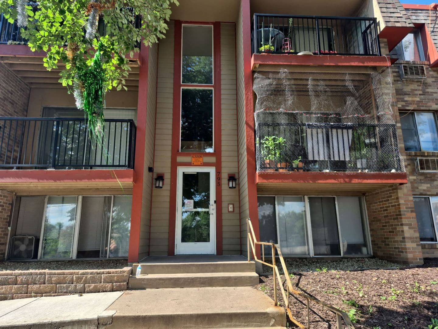 Saint Paul Apartment: 795 East 6th Street