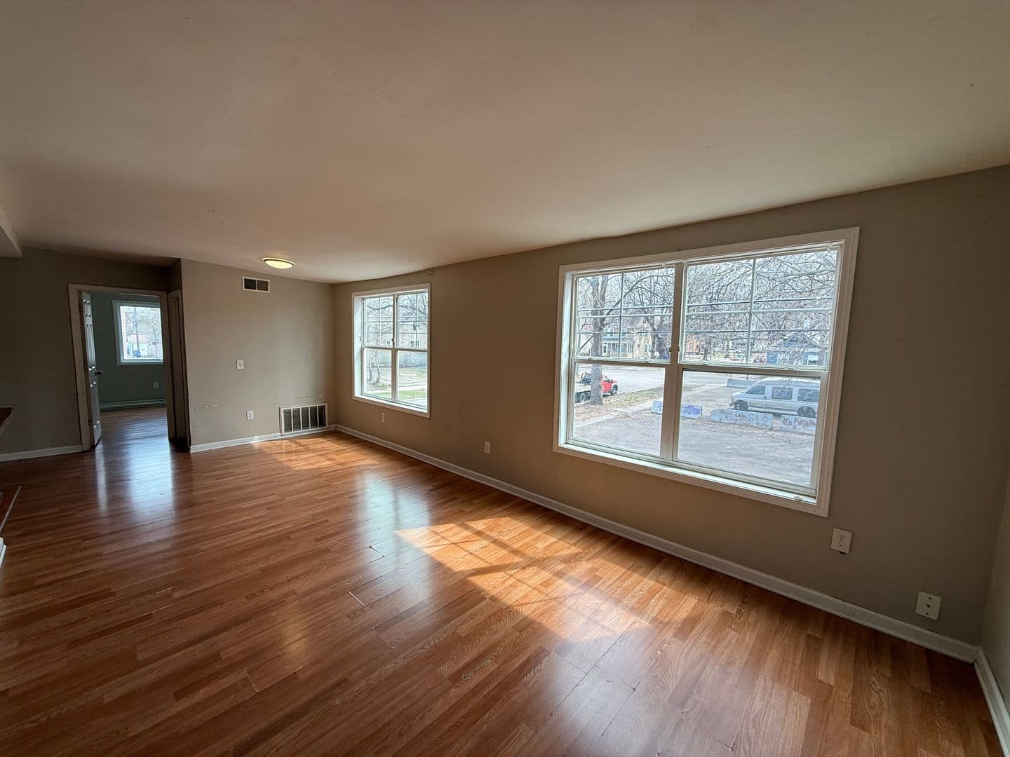 Saint Paul Apartment: 555-565 N Kent St