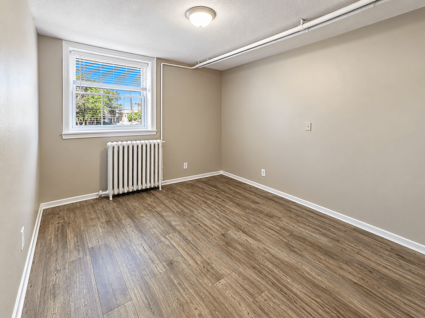 Saint Paul Apartment: 1530 Concordia Ave