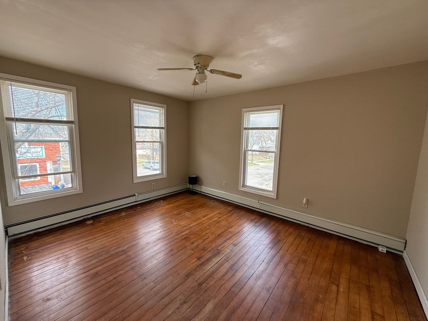 Saint Paul Apartment: 562 Edmund Ave W