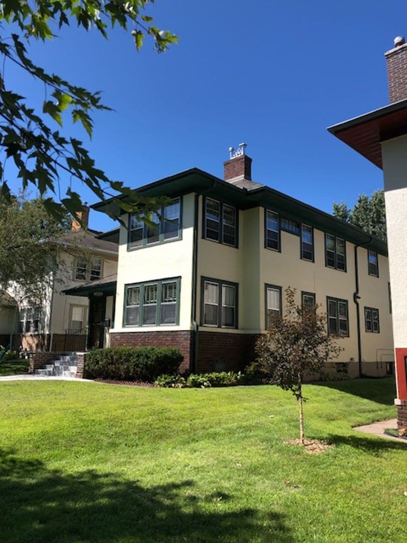Saint Paul Apartment: 1135-1137 Goodrich Ave