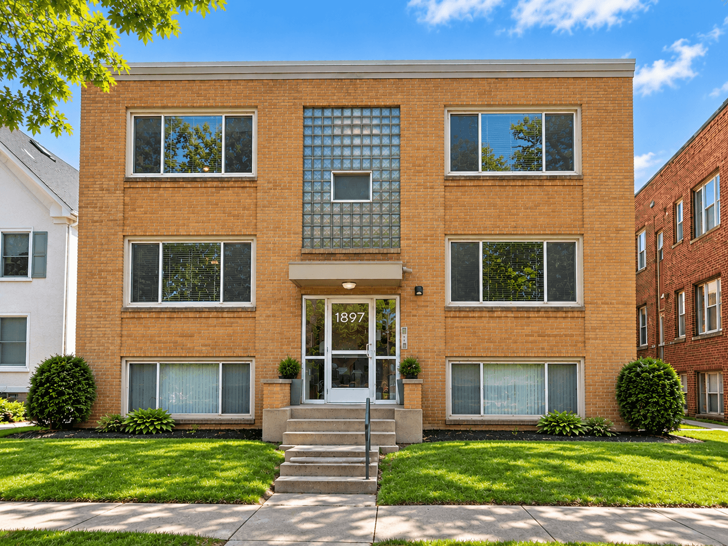 Saint Paul Apartment: 1897 Grand Ave