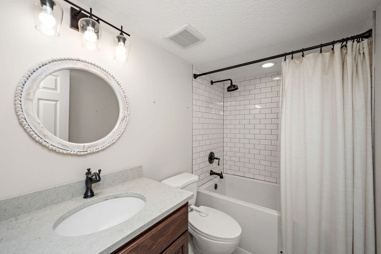 Lakeville House: 16425 Kingswood Ct