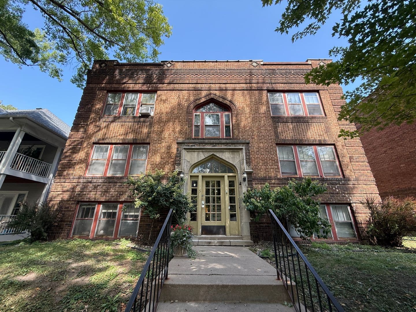 Saint Paul Apartment: 935 Goodrich Ave
