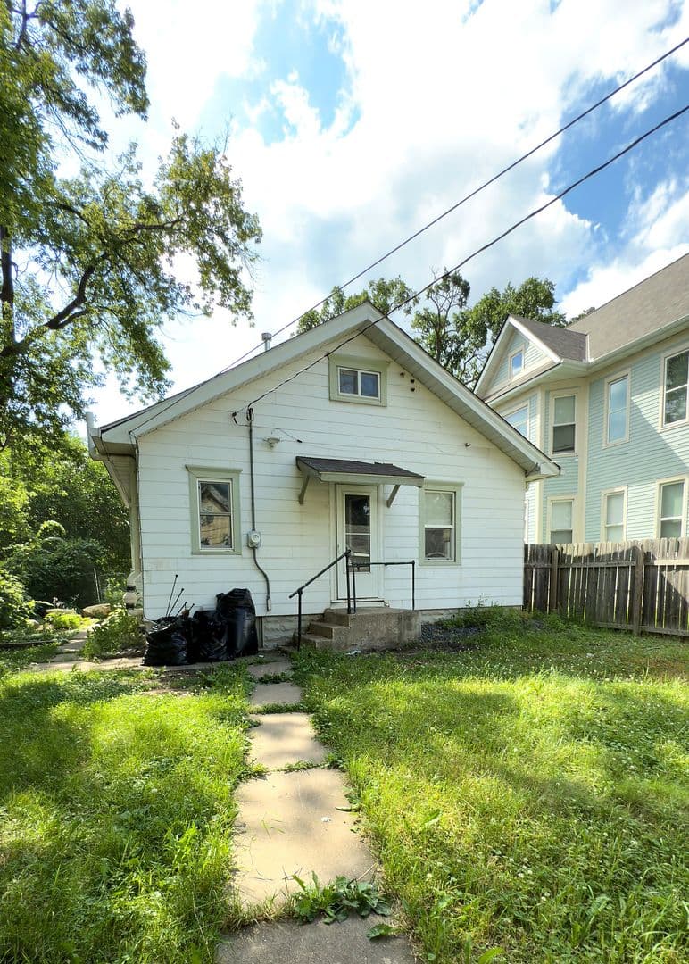 Minneapolis House: 2614 Dupont Avenue North
