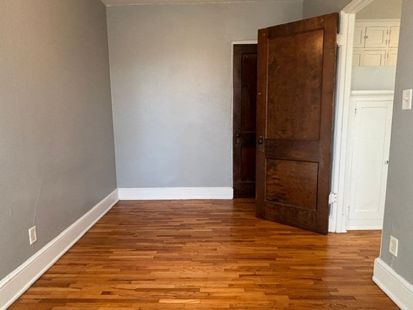 Saint Paul Apartment: 1967 Grand Ave