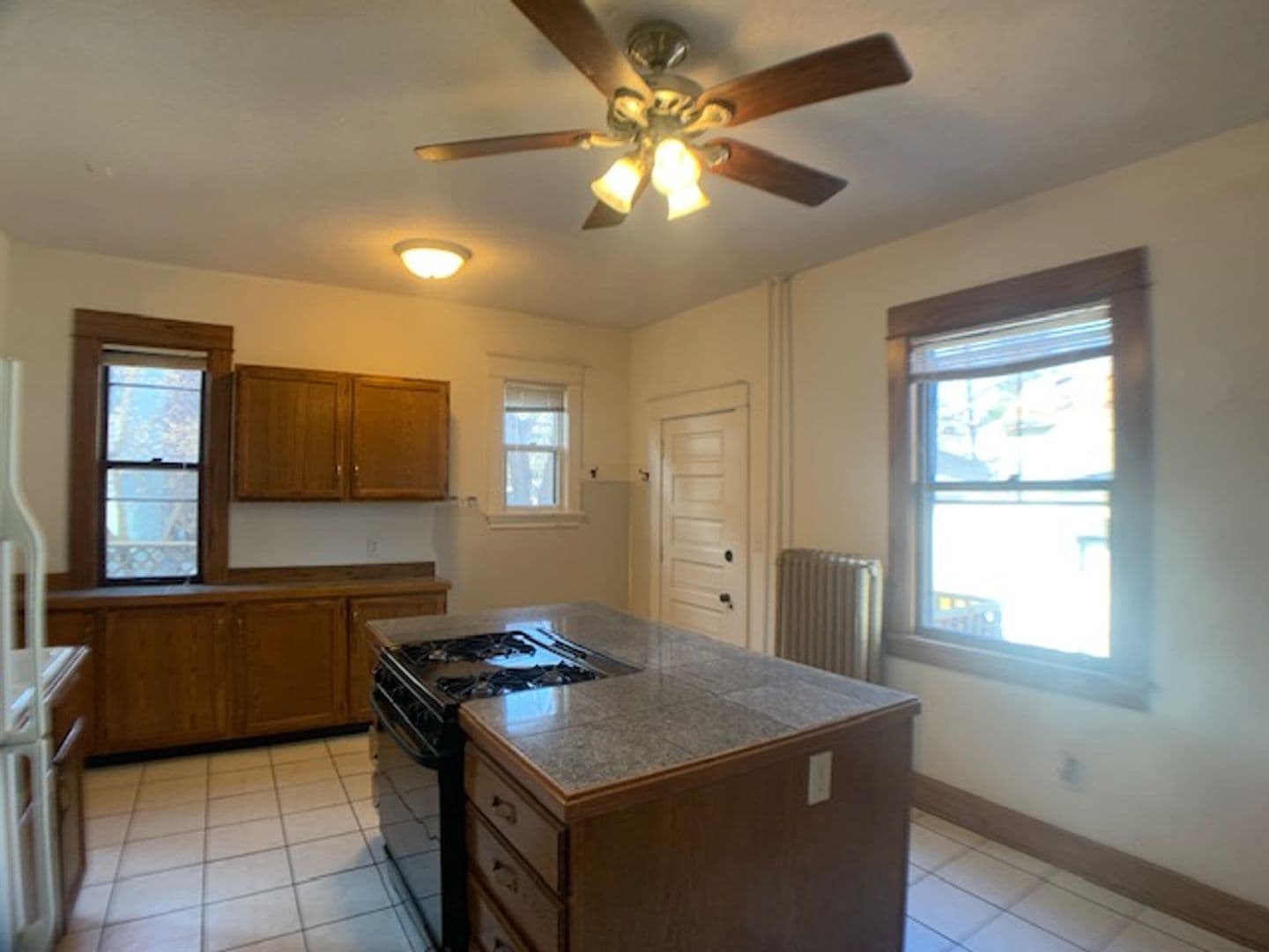 Saint Paul Apartment: 1607-1609 Van Buren Ave
