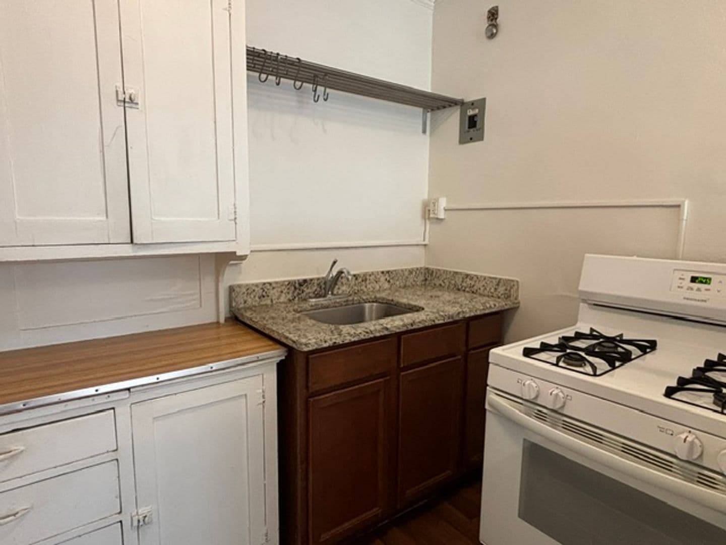 Saint Paul Apartment: 1967 Grand Ave