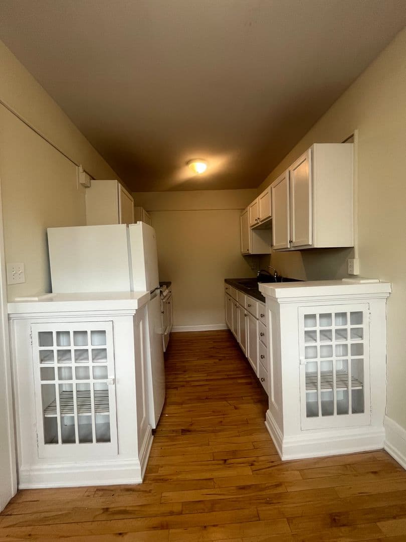 Saint Paul Apartment: 1756 Grand Ave