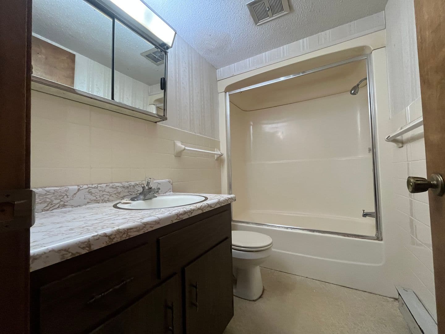 Willmar Apartment: 1116 2nd Street SE