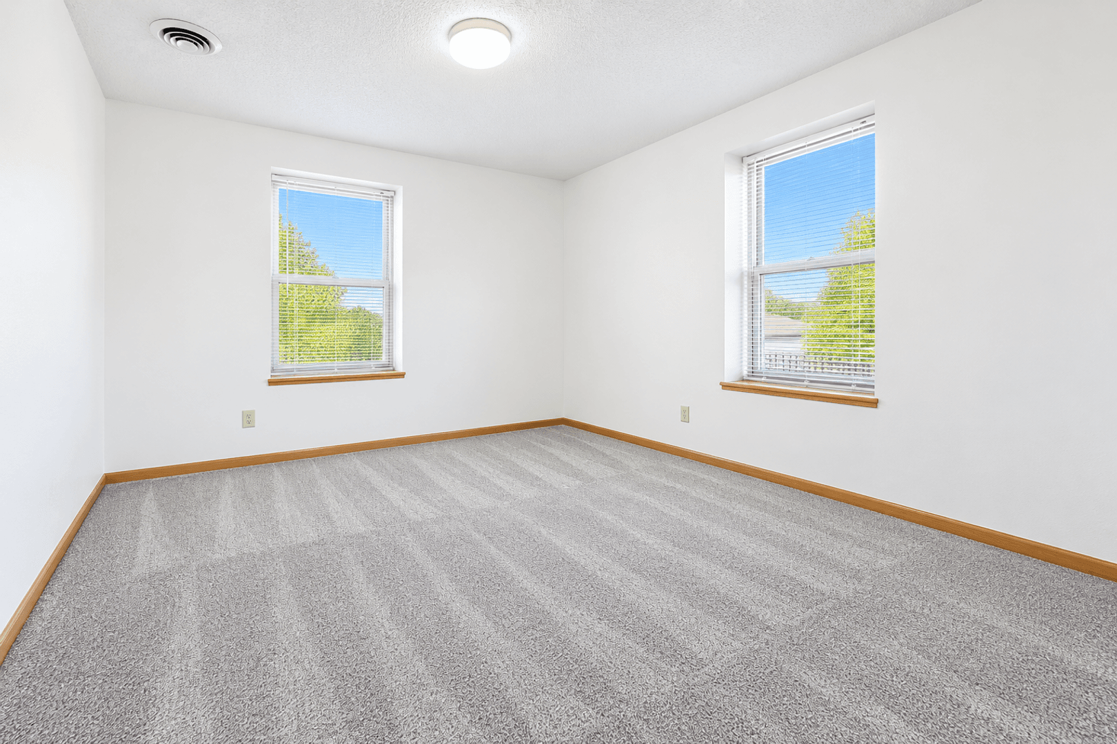 Saint Paul Apartment: 760 Mount Curve Blvd