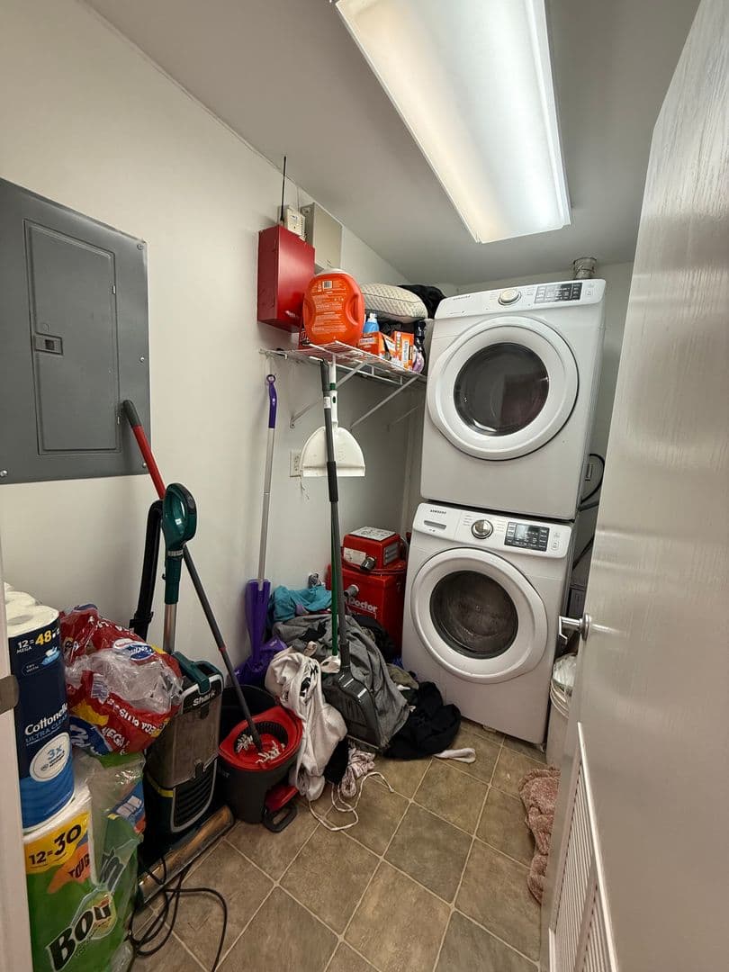 Saint Paul Apartment: 212 7th St E