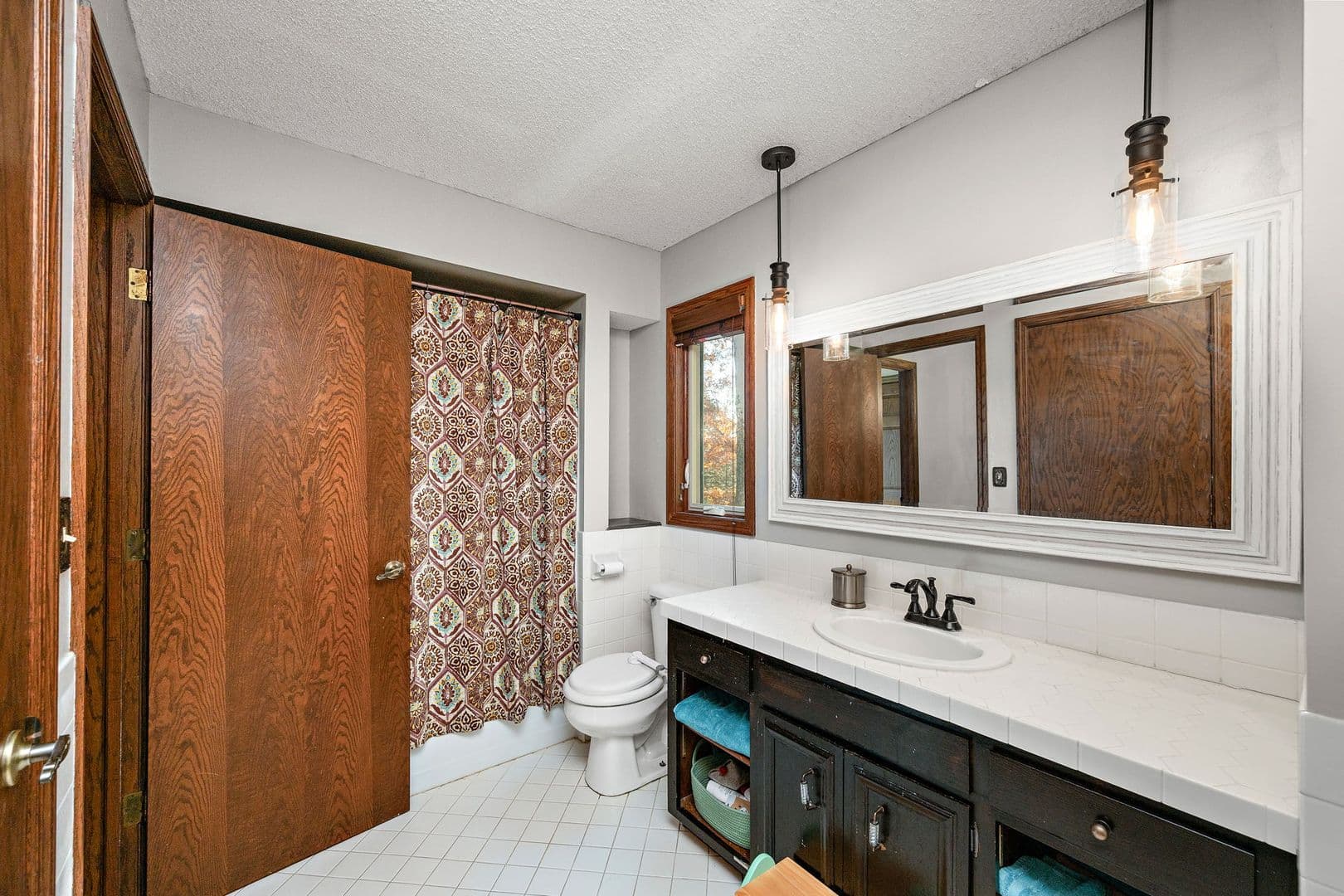 Lakeville House: 16425 Kingswood Ct