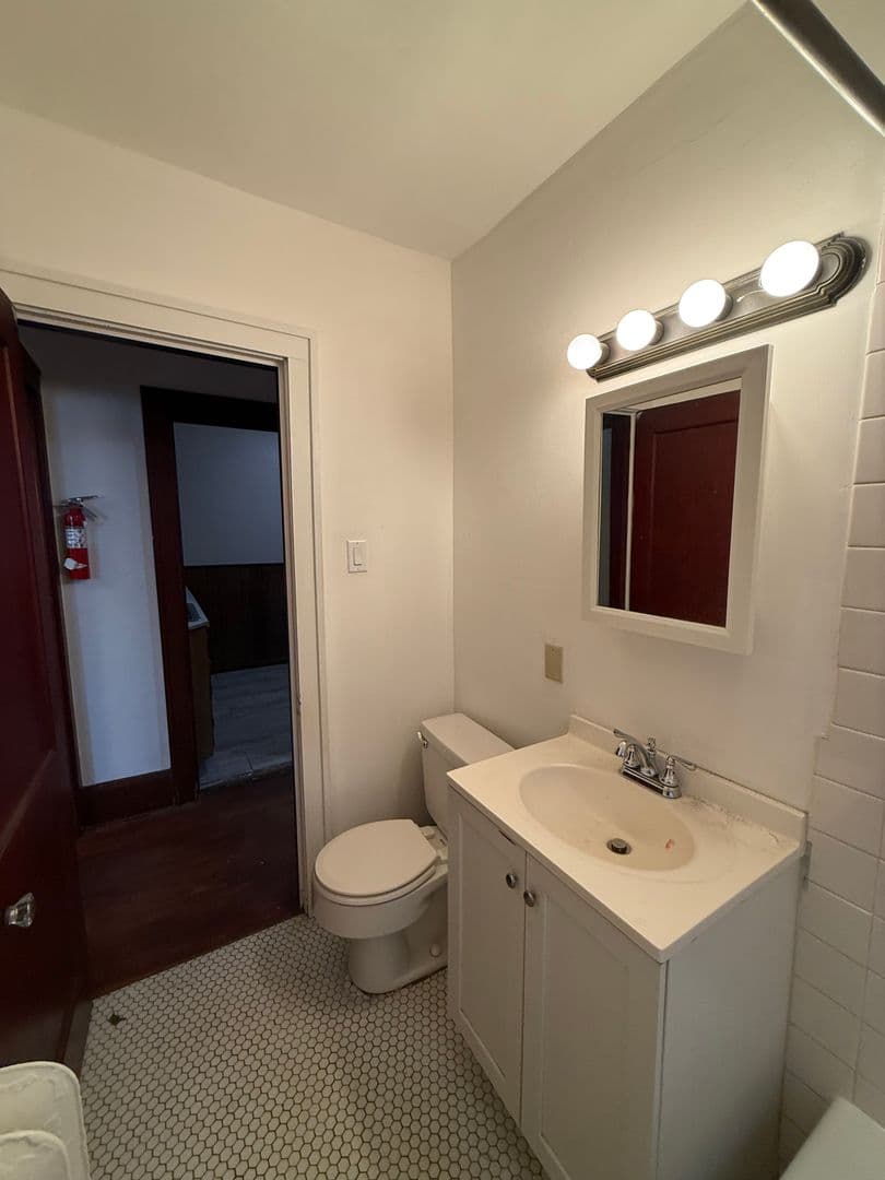 Saint Paul Apartment: 2033 Grand Ave