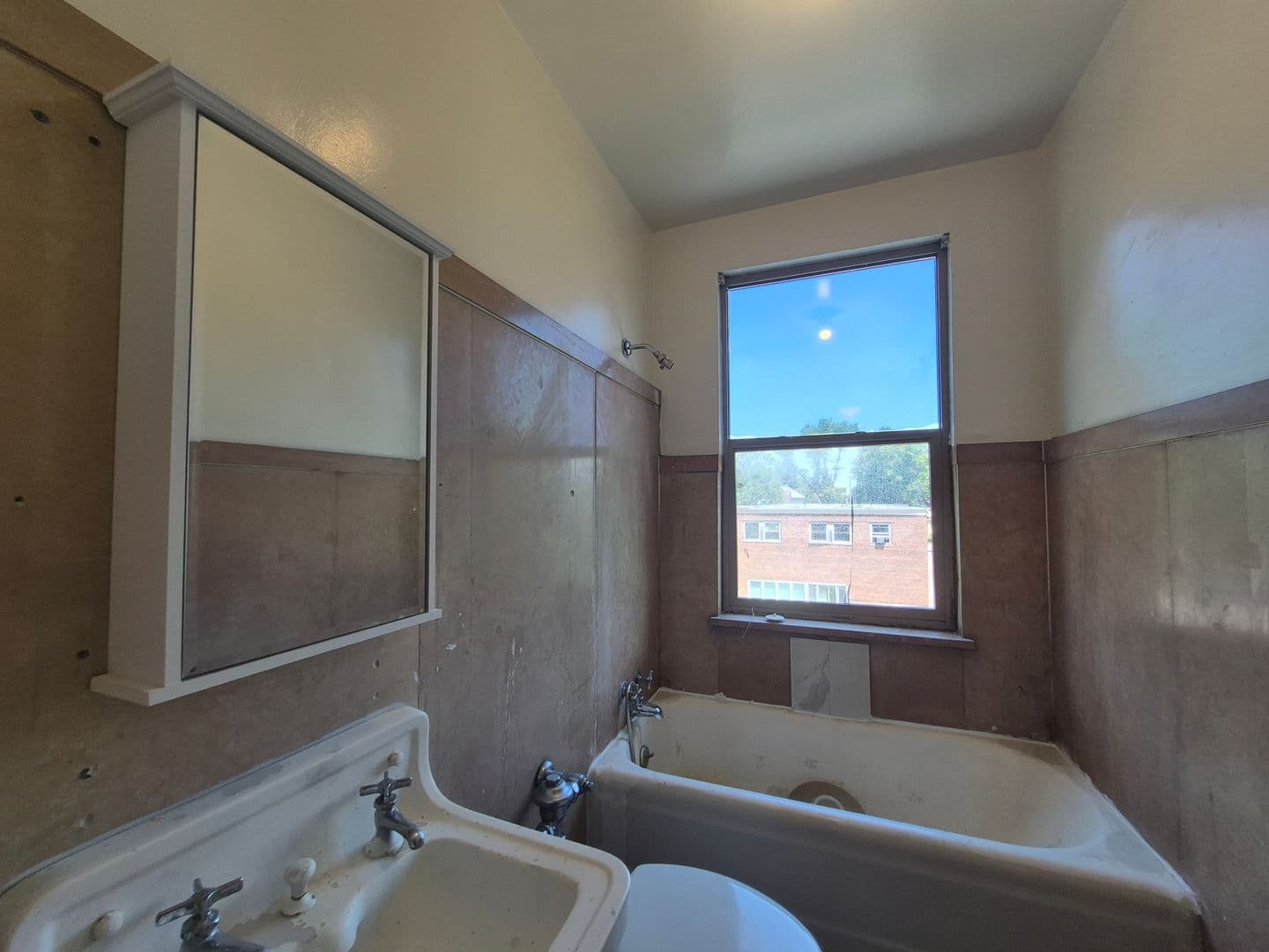 Owatonna Apartment: 431 State Ave