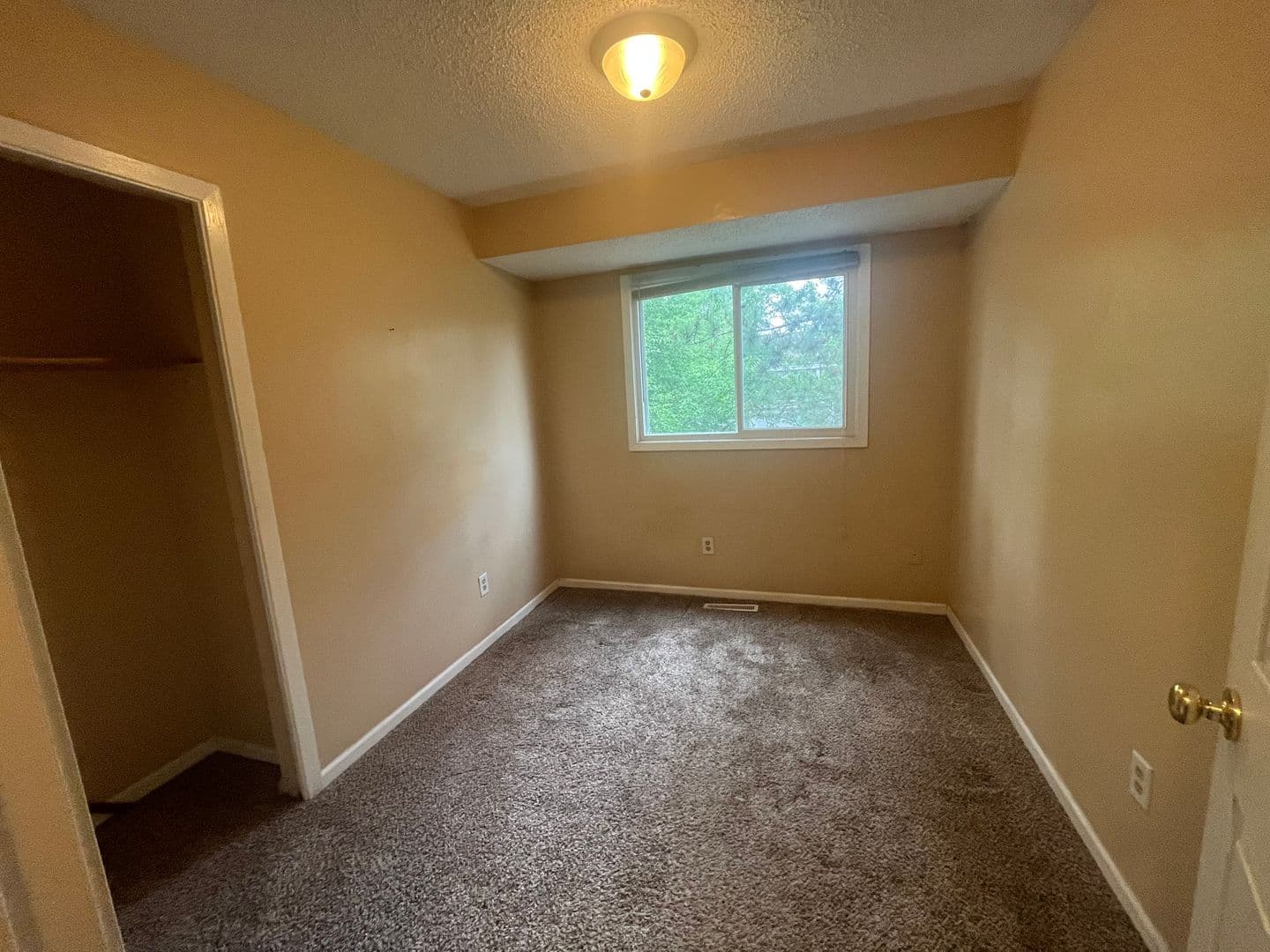 Eagan Apartment: 942 Wescott Trail