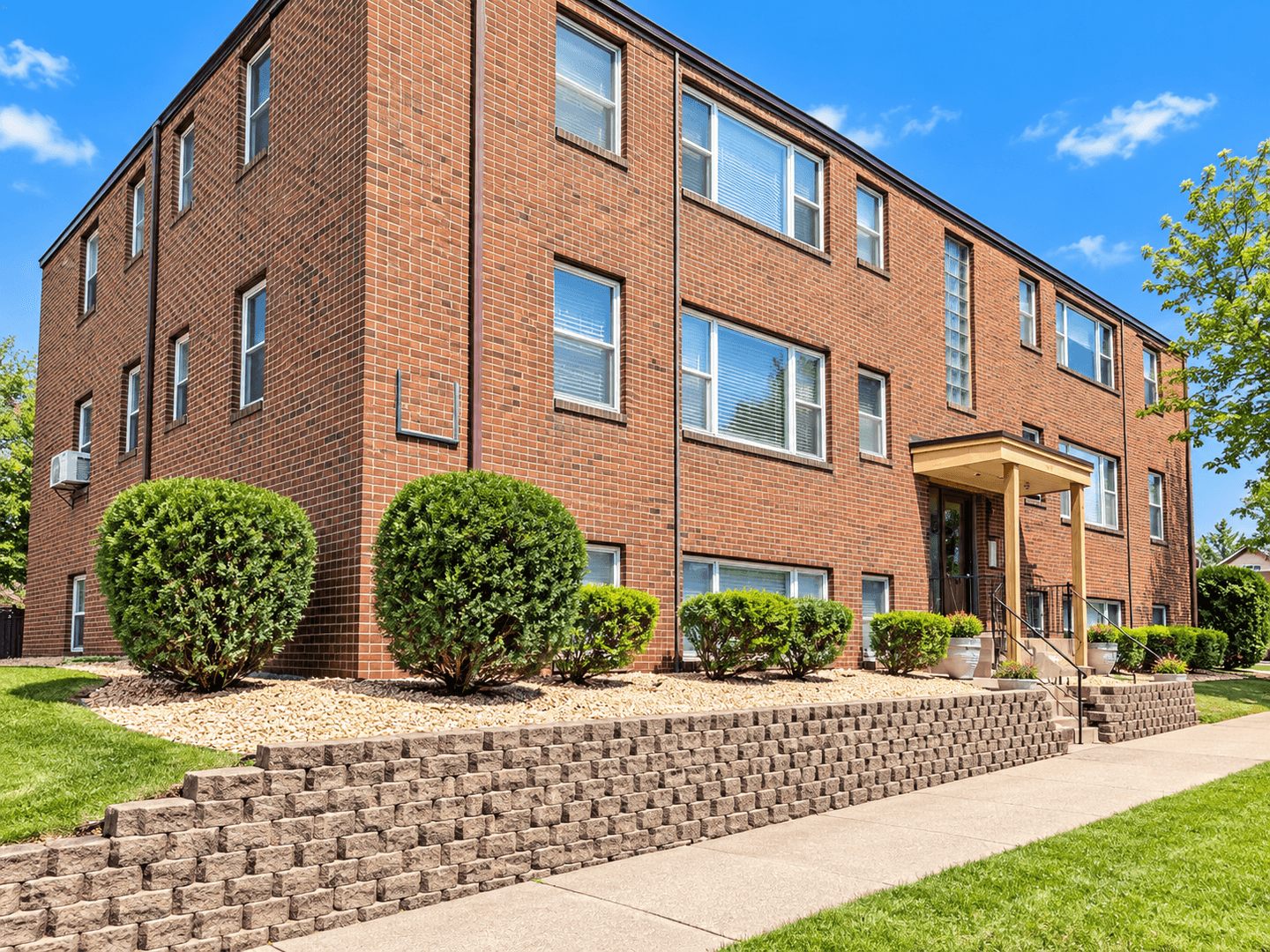 Saint Paul Apartment: 1573 Hartford Ave