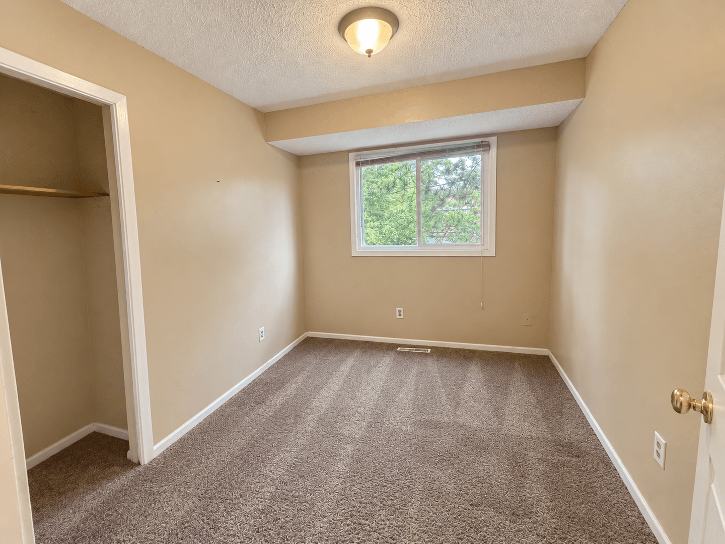 Eagan Apartment: 942 Wescott Trail