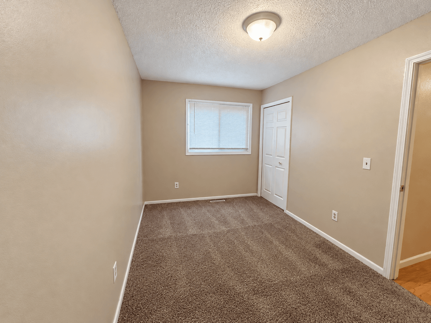 Eagan Apartment: 942 Wescott Trail
