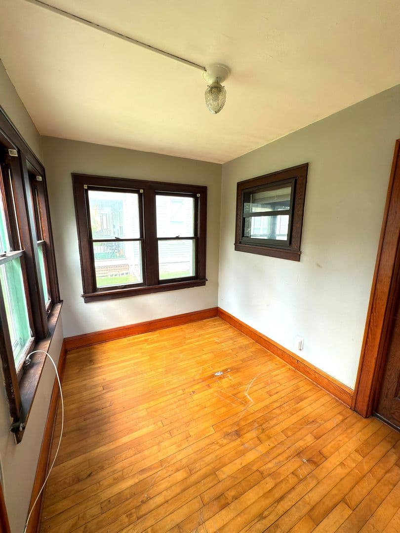Minneapolis House: 2614 Dupont Avenue North