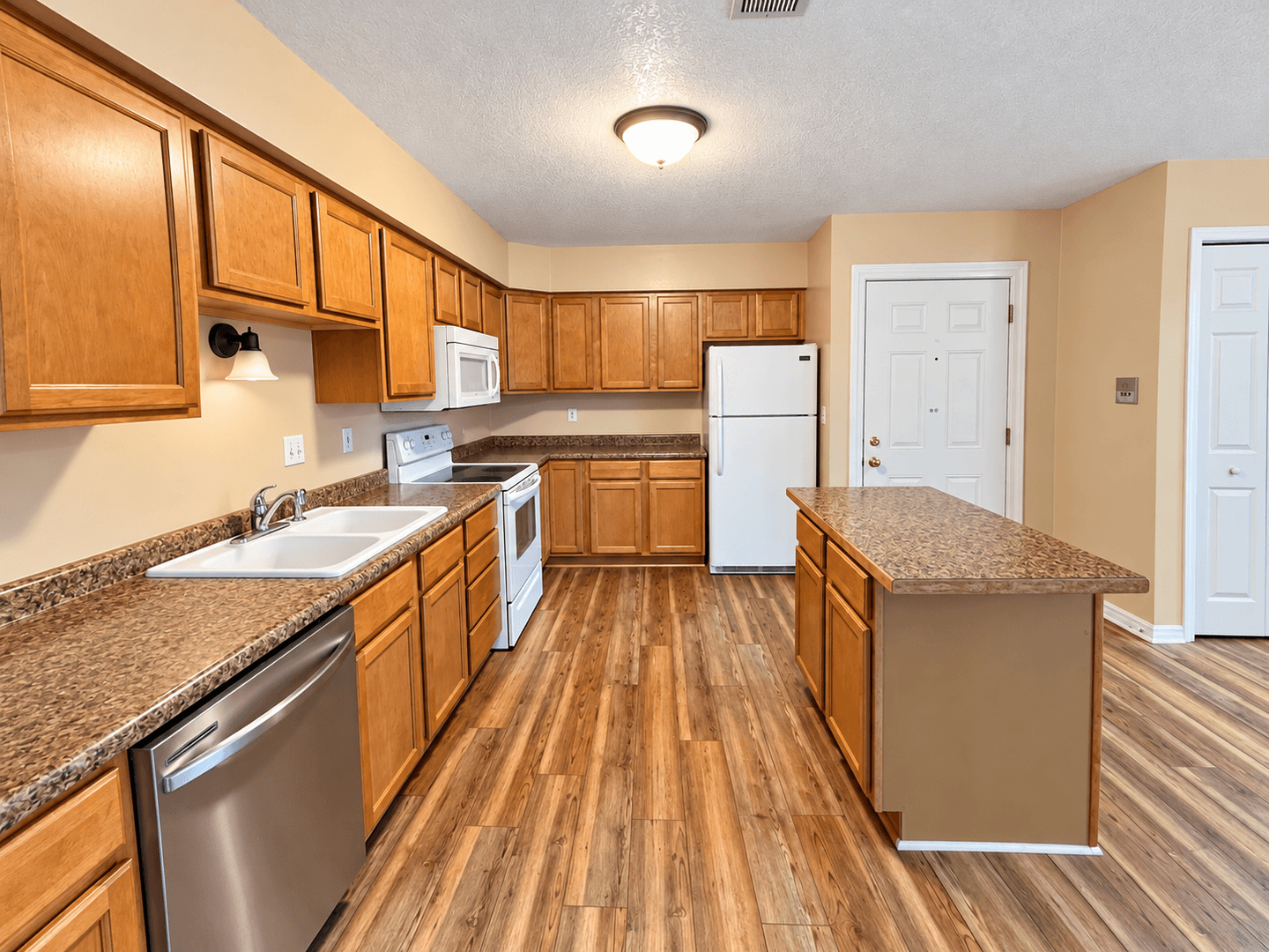 Eagan Apartment: 896 Wescott Square