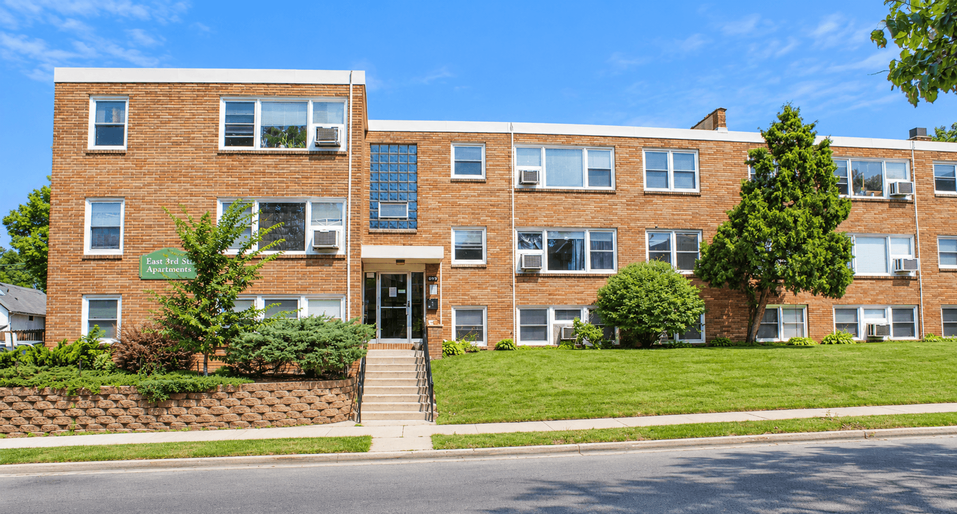 Saint Paul Apartment: 701 East 3rd St