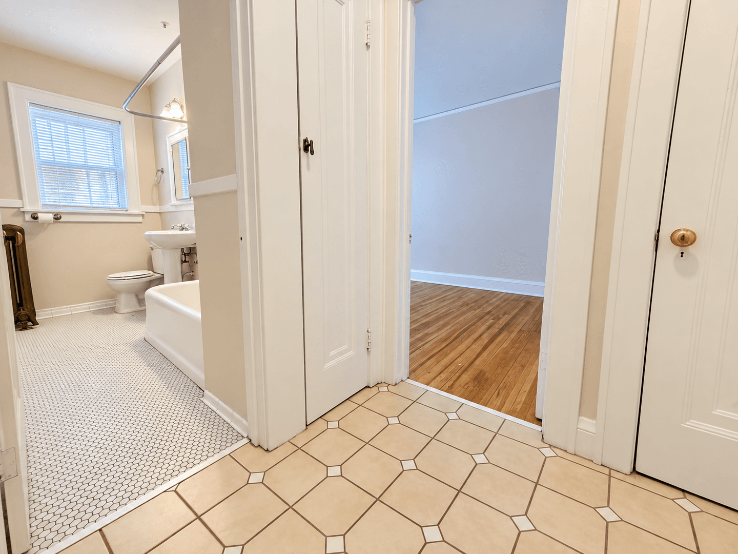 Saint Paul Apartment: 935 Goodrich Ave