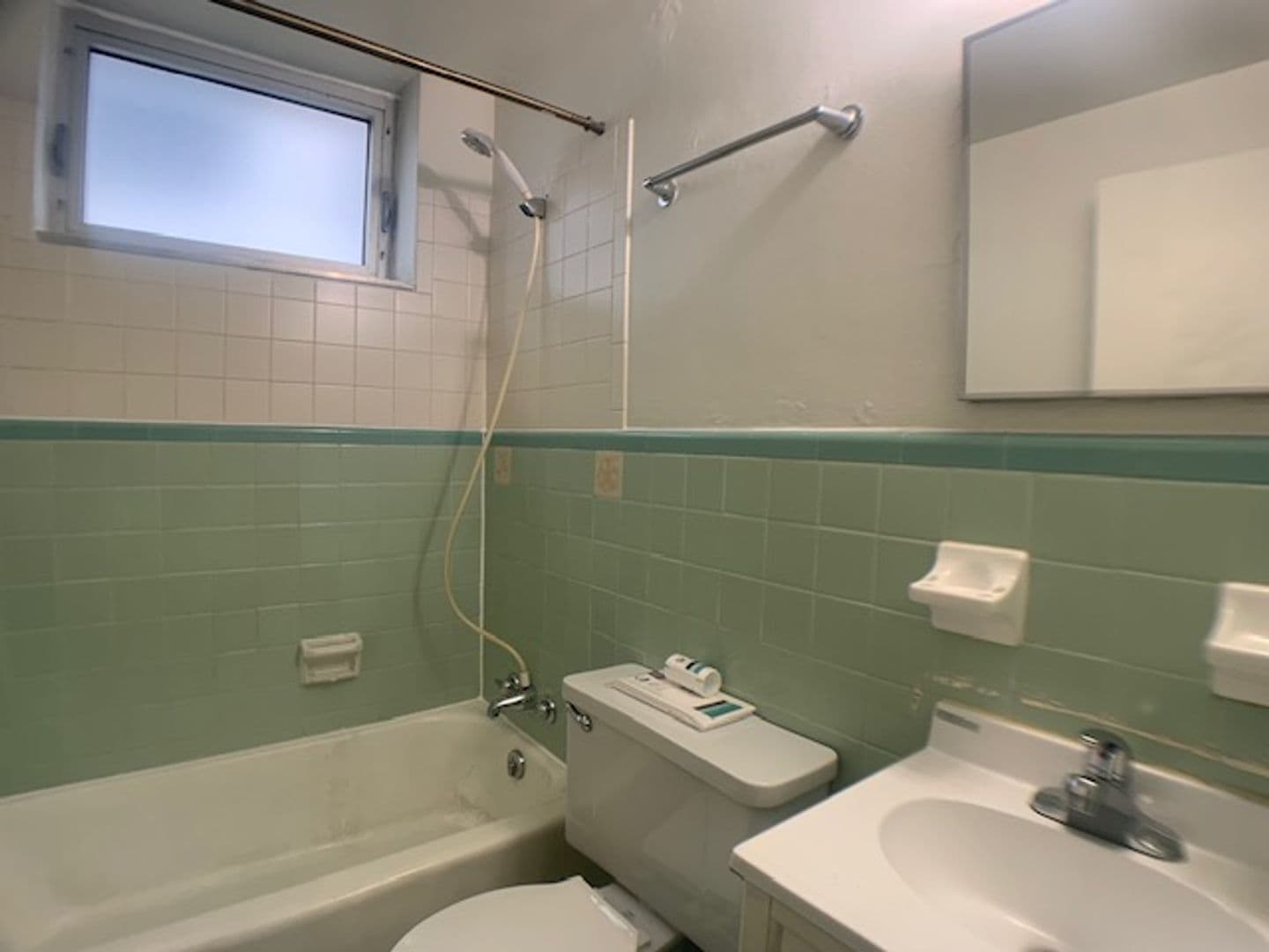 Saint Paul Apartment: 405 Fairview Ave N