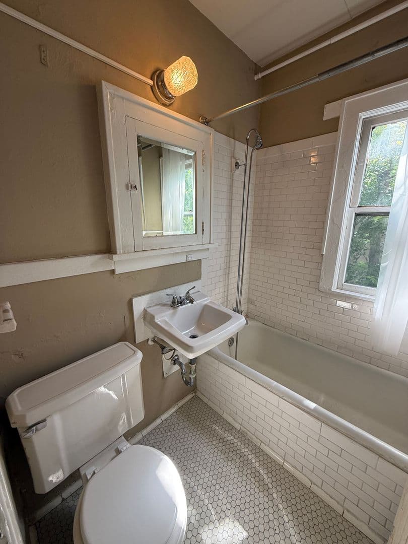 Saint Paul Apartment: 1509 Randolph Ave