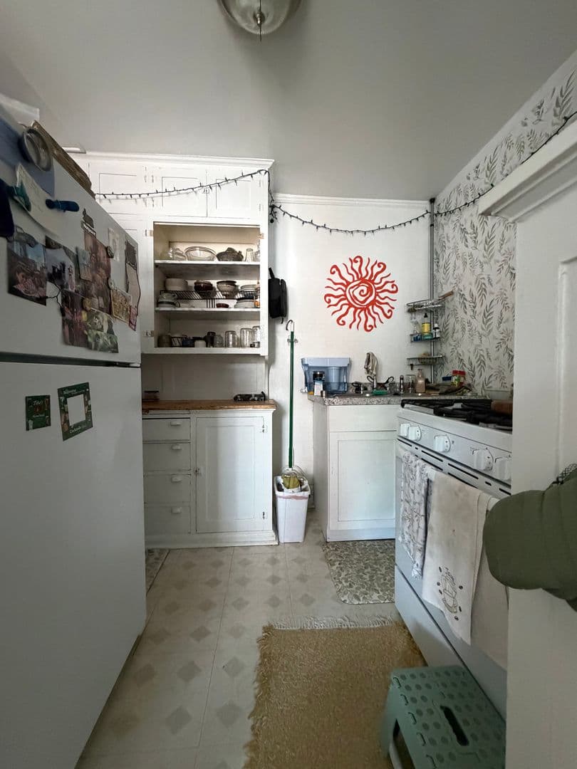 Saint Paul Apartment: 1962 Grand Ave