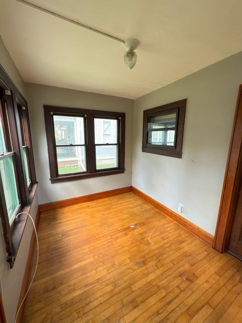 Minneapolis House: 2614 Dupont Avenue North