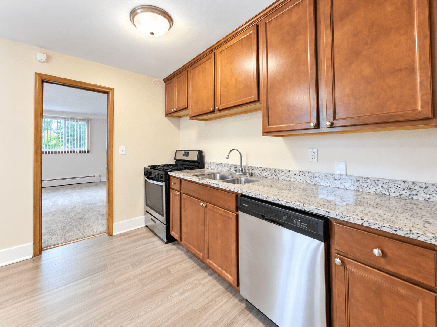 Saint Paul Apartment: 1897 Grand Ave