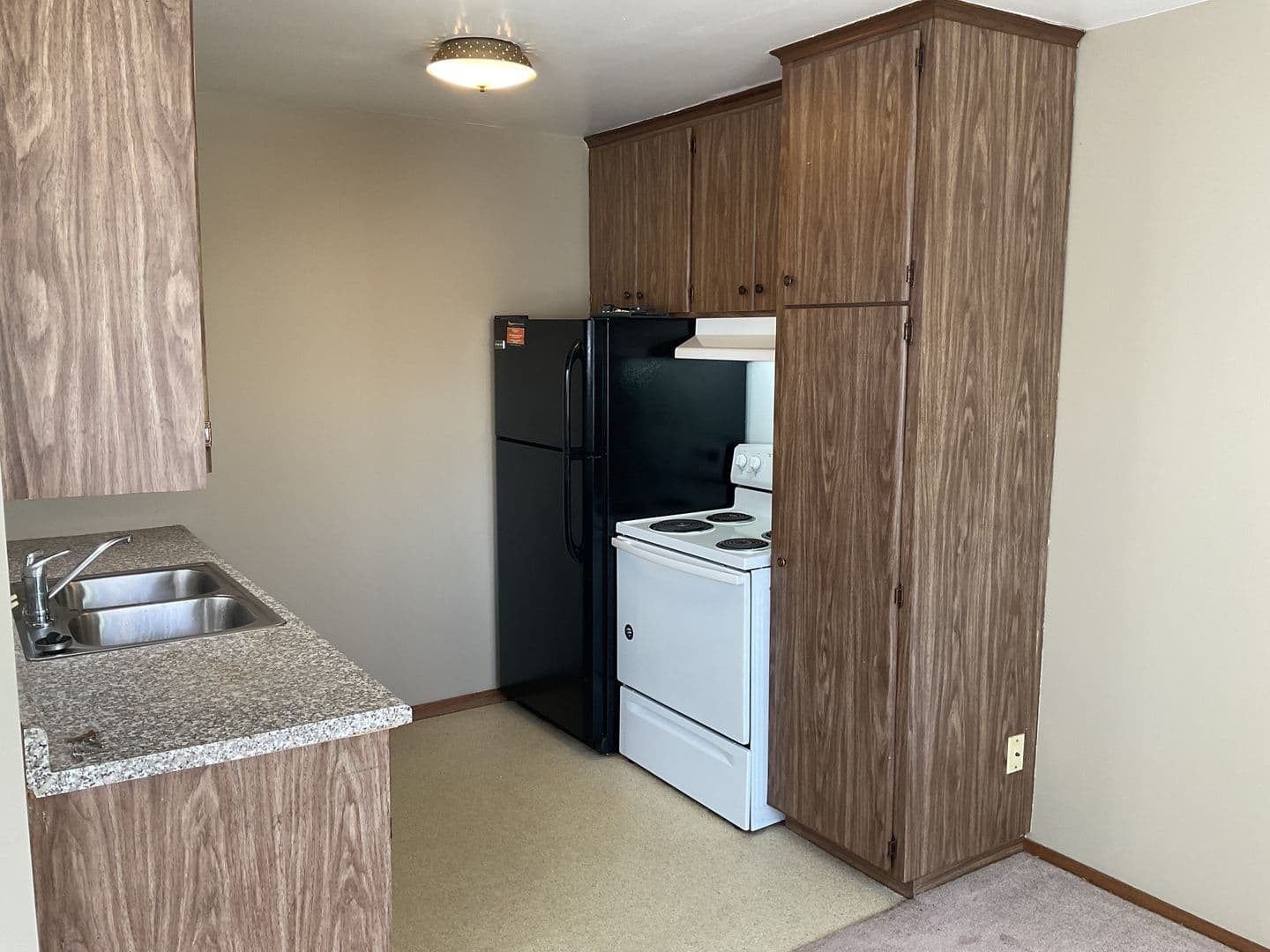 West Saint Paul Apartment: 330 West Annapolis St