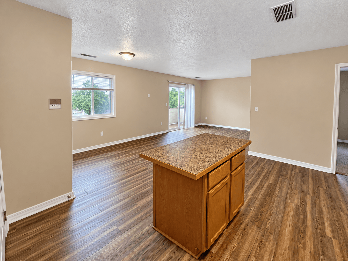 Eagan Apartment: 896 Wescott Square