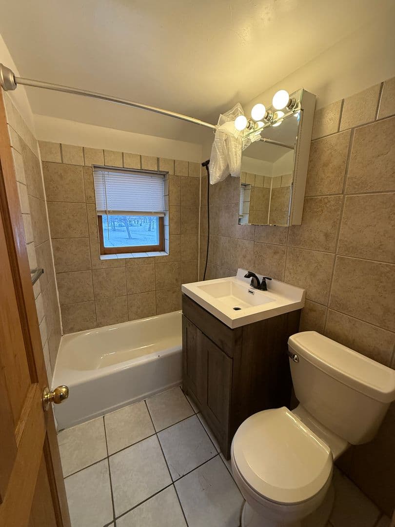 South Saint Paul Apartment: 708 1st Ave S