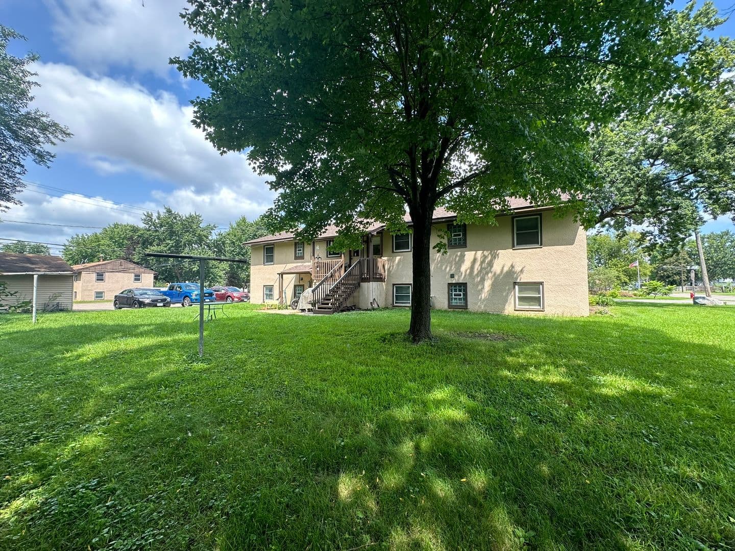 Newport Apartment: 670 4th St