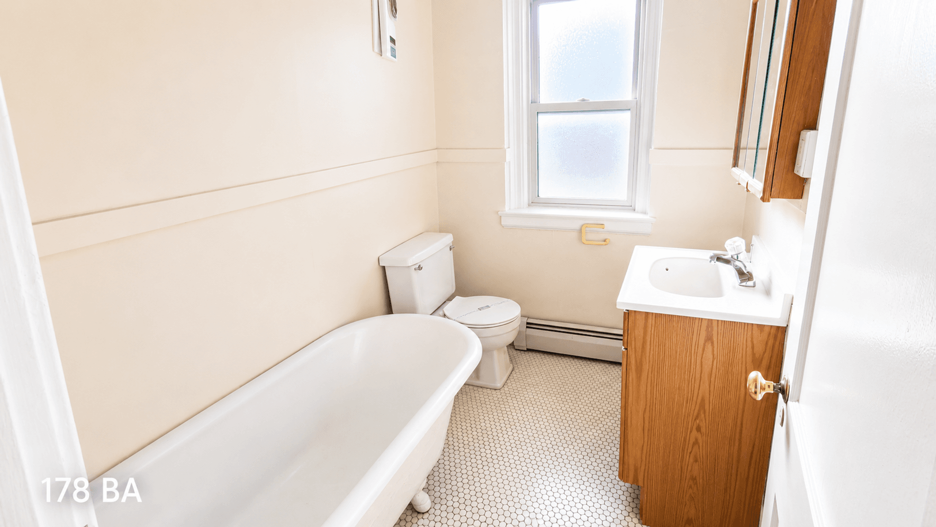 Saint Paul Apartment: 178 Summit Ave