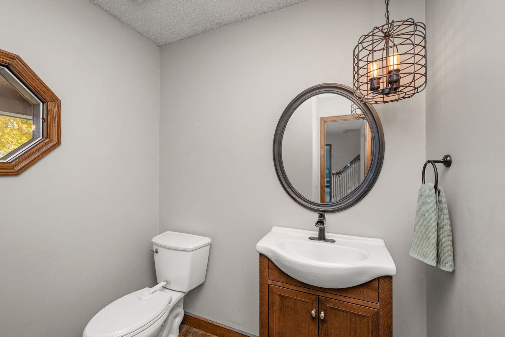 Lakeville House: 16425 Kingswood Ct