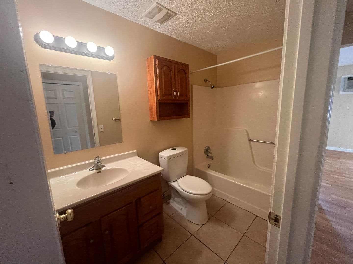 Eagan Apartment: 942 Wescott Trail