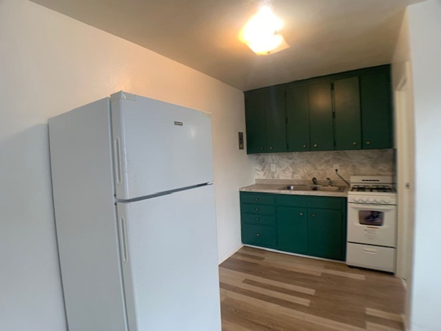 Saint Paul Apartment: 405 Fairview Ave N