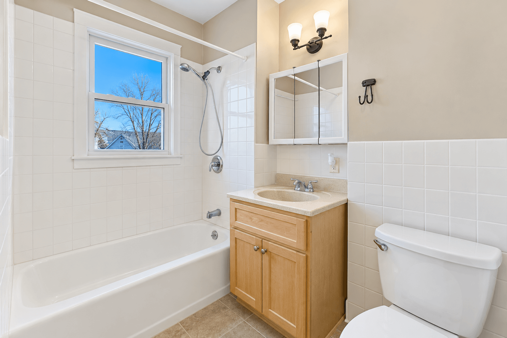 Saint Paul Apartment: 1607-1609 Van Buren Ave