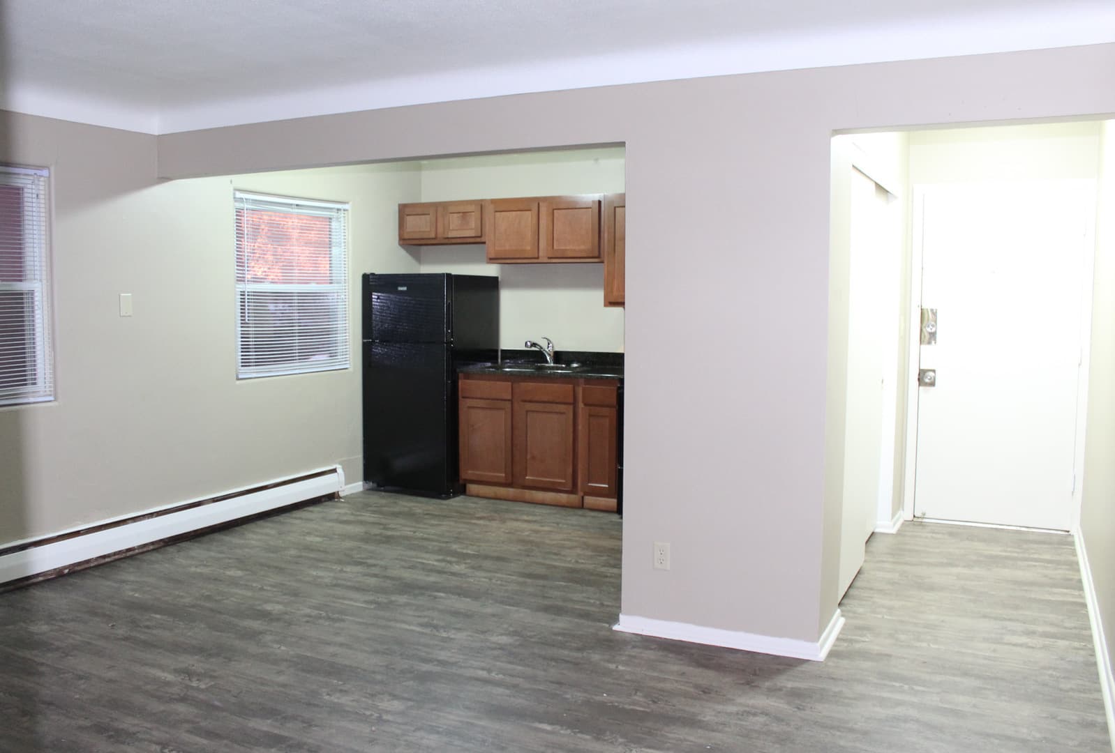 Saint Paul Apartment: 594 Lawson Ave West