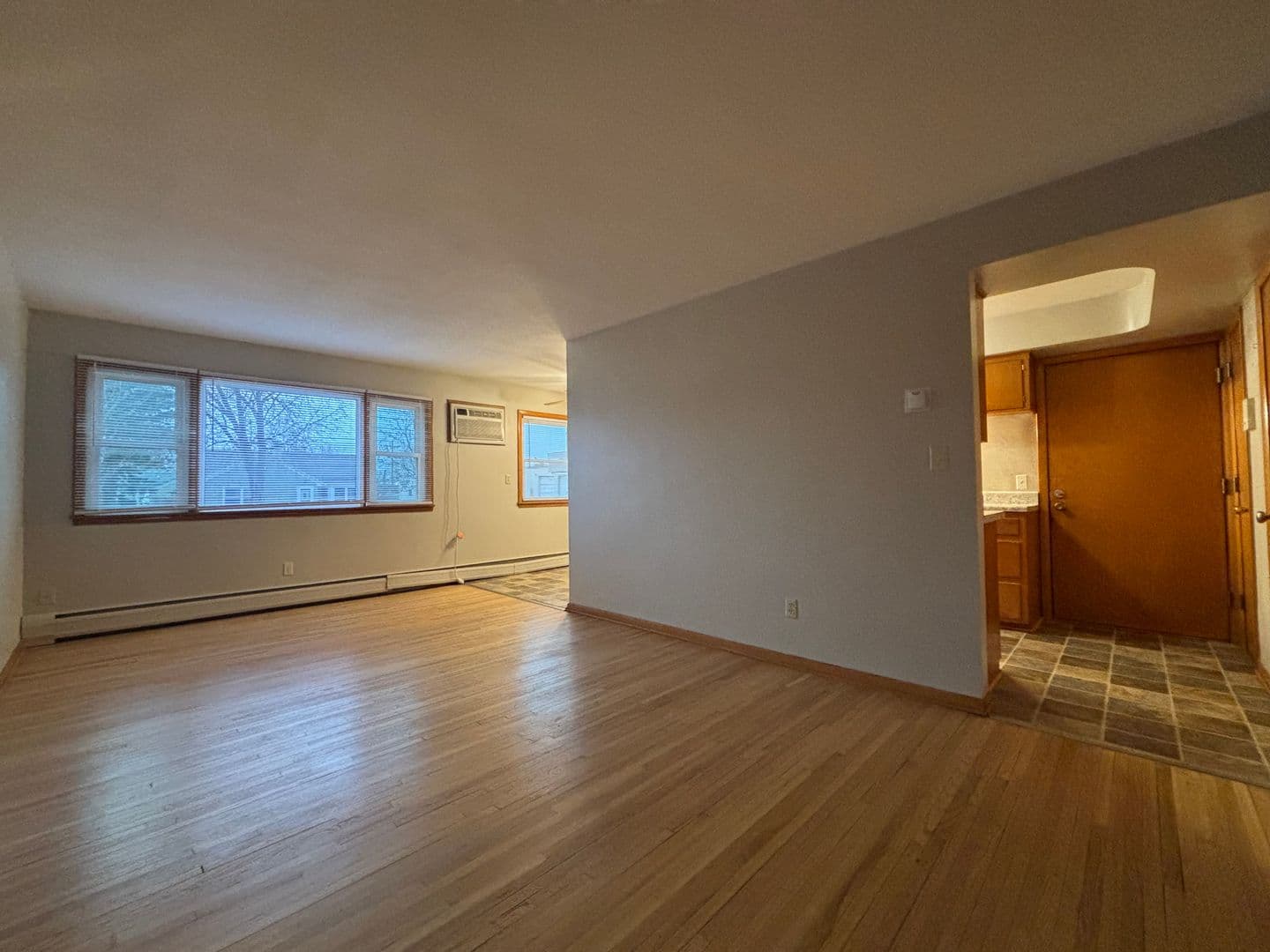 Saint Paul Apartment: 984 Van Buren Ave