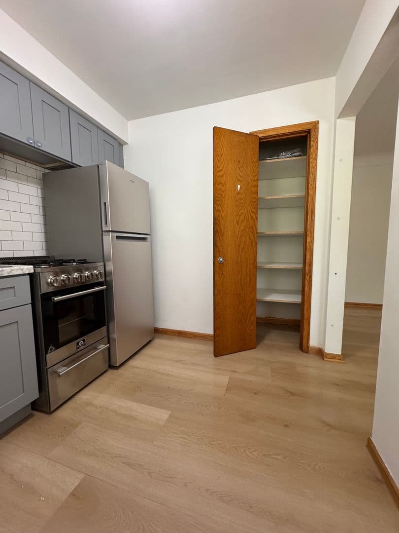 Saint Paul Apartment: 616 Ivy Ave E