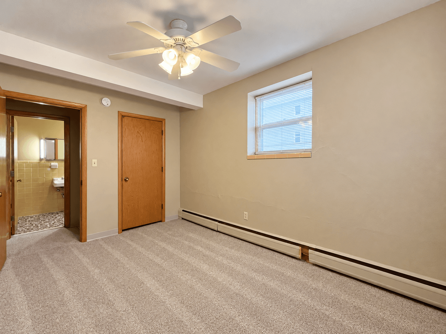 Saint Paul Apartment: 996 Van Buren Ave
