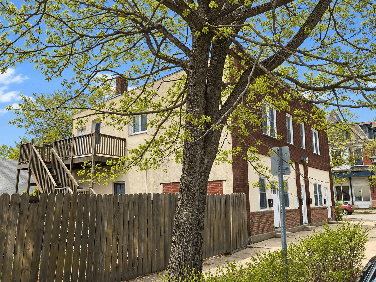 Saint Paul Apartment: 217-219 Bates Ave