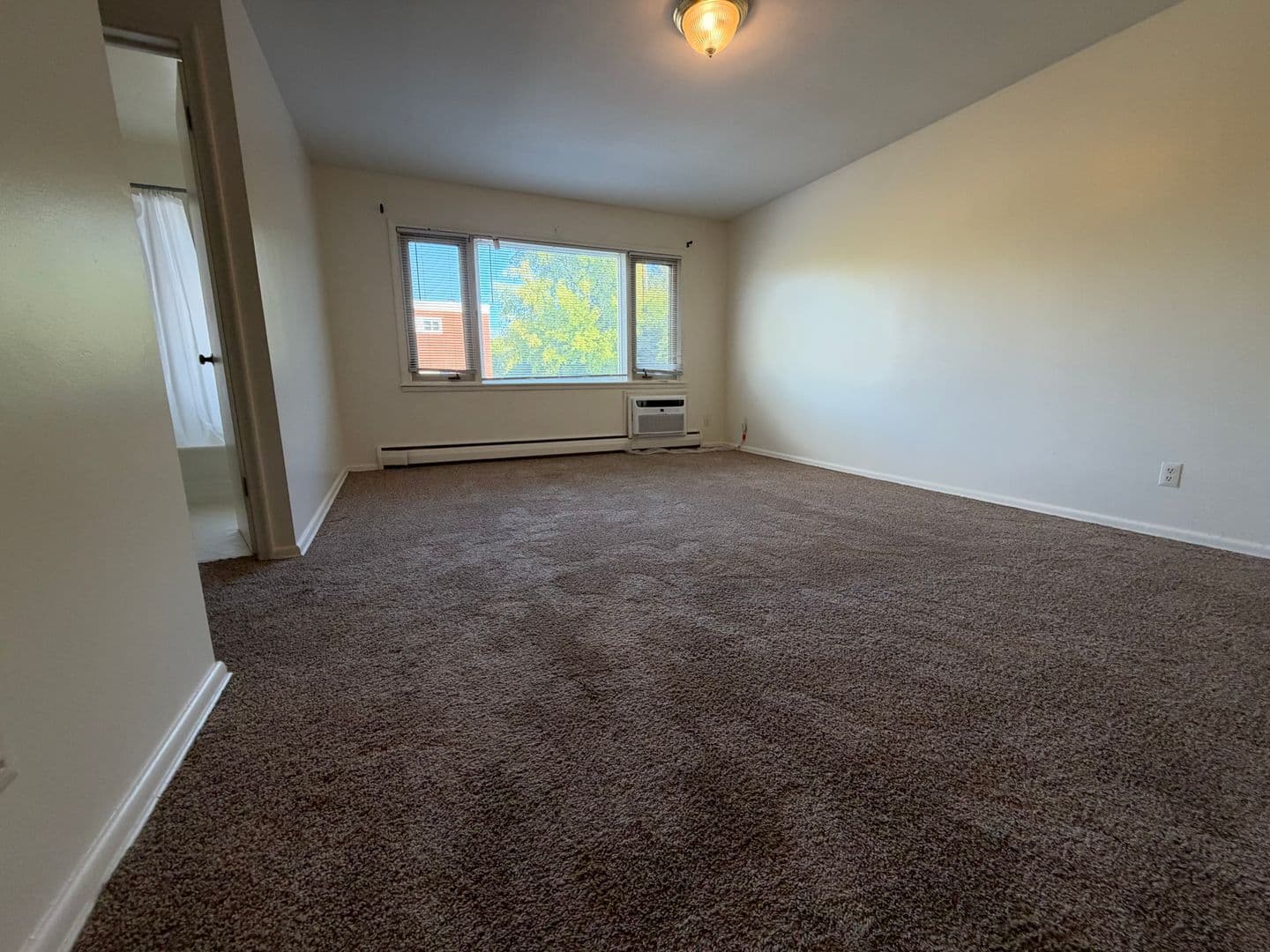 Saint Paul Apartment: 1936 Ford Parkway