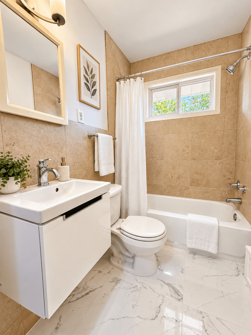 Saint Paul Apartment: 616 Ivy Ave E